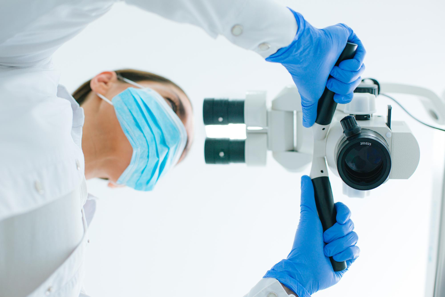 Лечение зубов под микроскопом