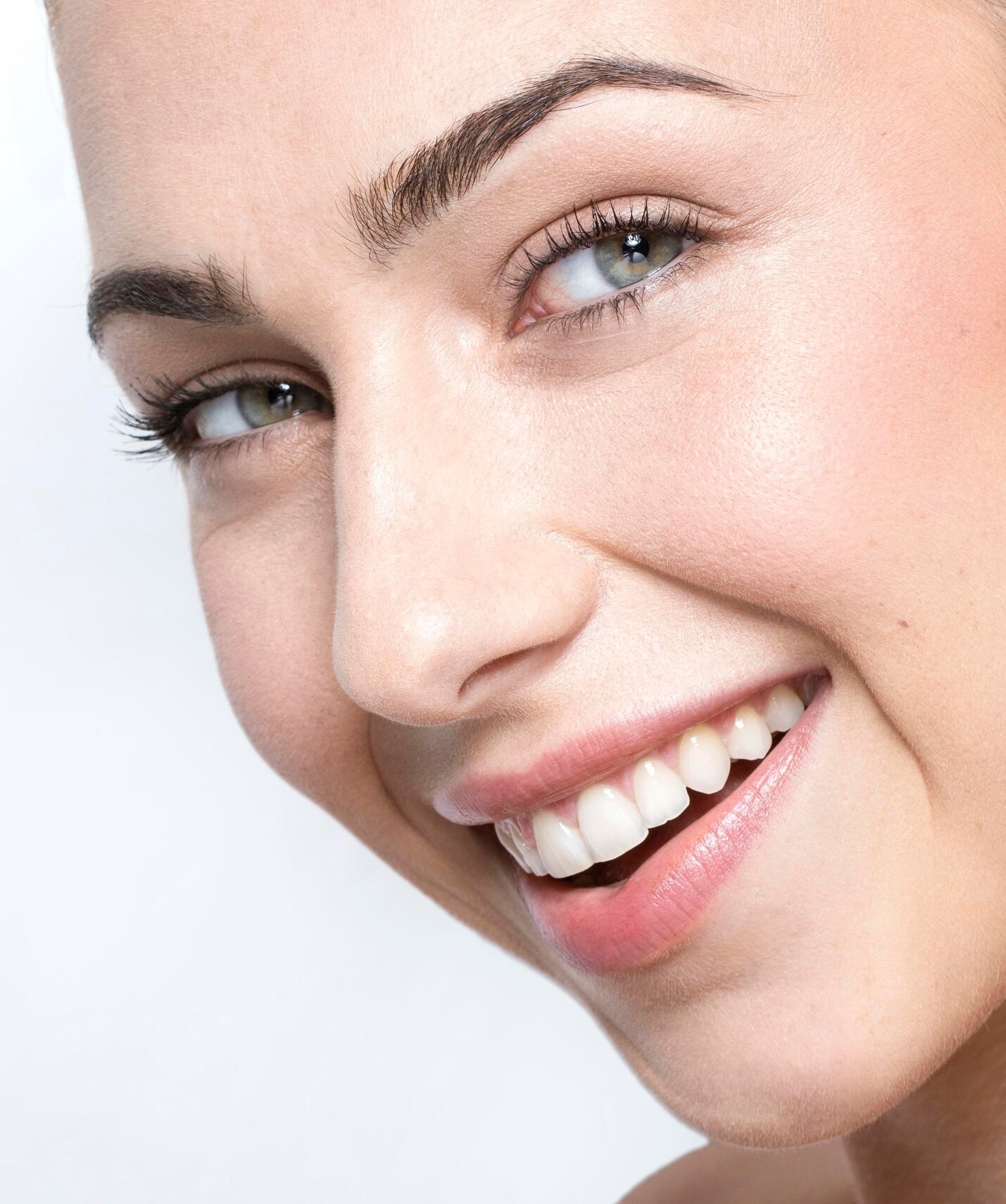 −10% на профессиональное отбеливание зубов